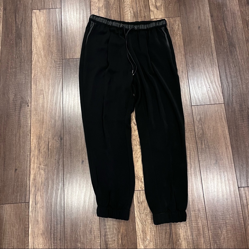 Silky Jogger pants with leather details!